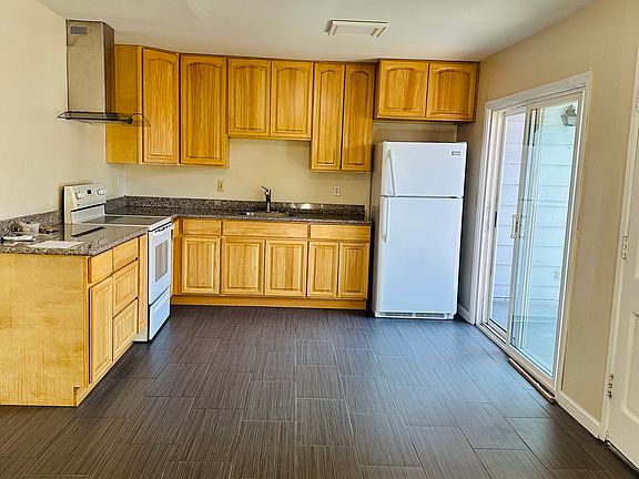 4th image of 3687 Waterbury Ct APT 4