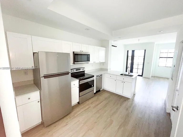 4100 Davie Rd #205 — Photo 7