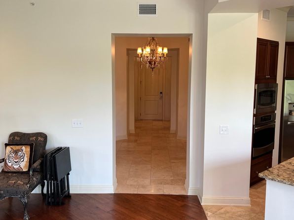 990 Stanford Ave APT 220