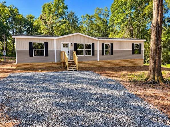 131 Pin Oak Dr, Poplarville, MS 39470