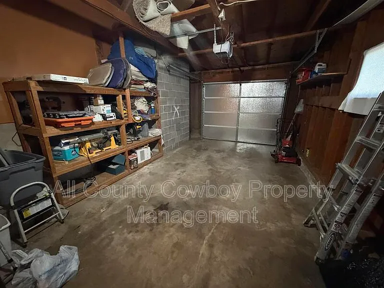 1602 Mitchell St — Photo 14