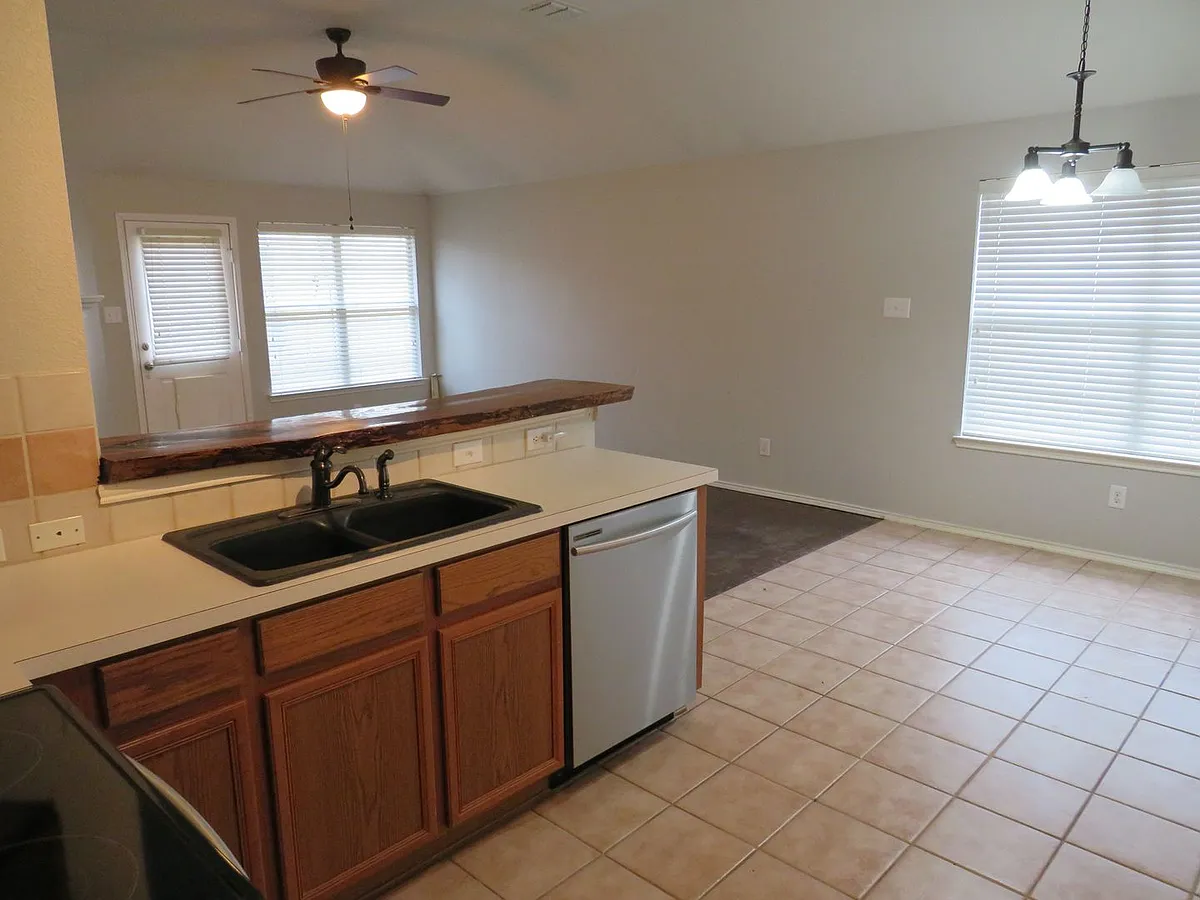 Building Photo - 3717 Beatriz Dr