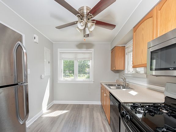 4th image of 2721 Eisenhower Dr