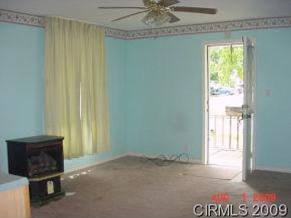 2nd image of 902 N Cherry St