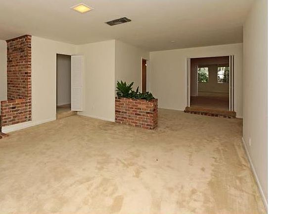2nd image of 4706 W Melrose Ave