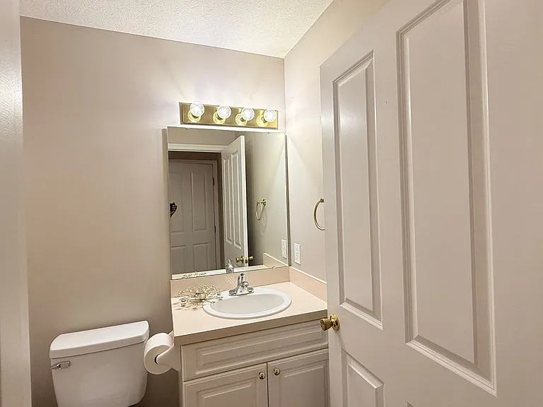 593 Lazelle Rd — Photo 15