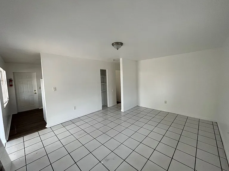 2821 Pershing Ave — Photo 8