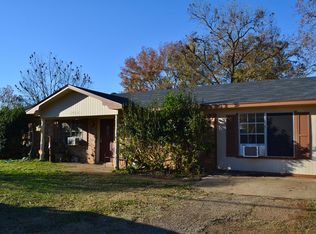 1003 W Point Tap Rd, Palestine, TX 75803