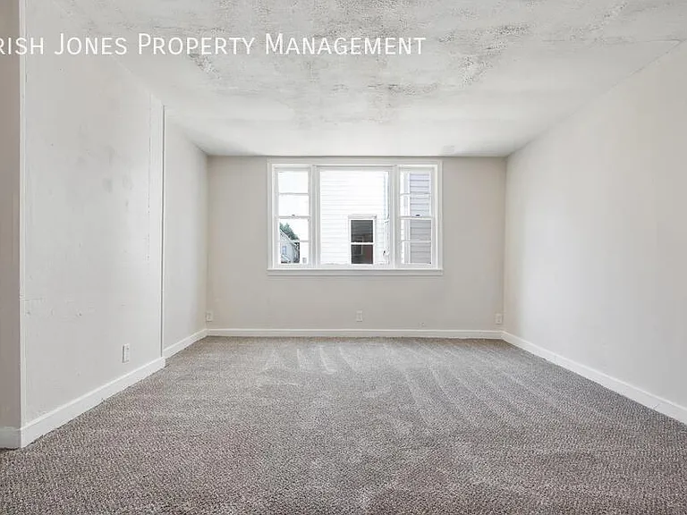 935 Niagara St #4 — Photo 6