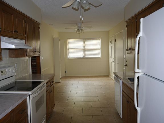 3rd image of 521 E 117th St