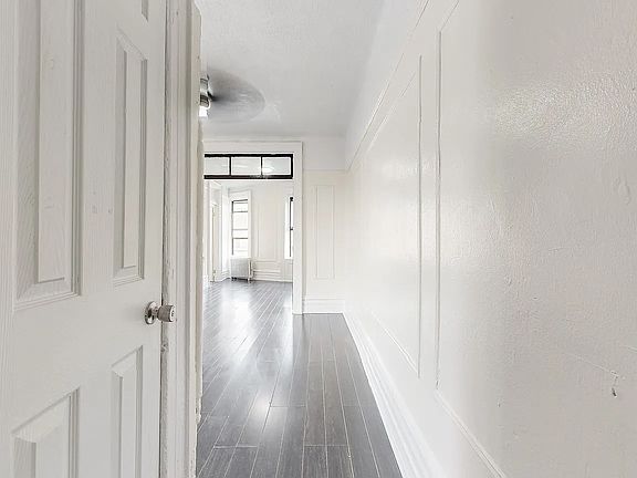 2nd image of 30 Macombs Pl APT 61