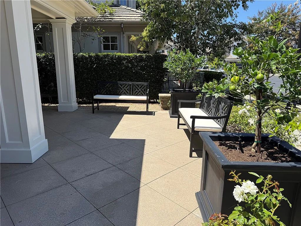 3 bed, 3.5 bath, 2739 sqft, $13,300 — Photo 3