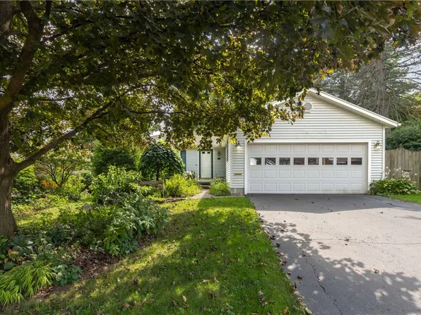 63 Stratton Rd, Rochester, NY 14610