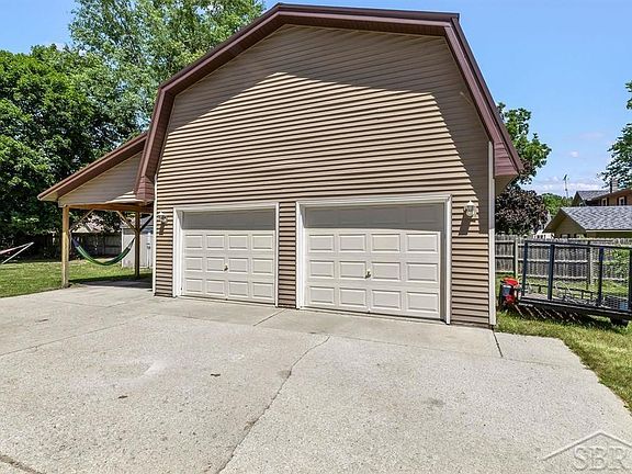 2nd image of 206 W Railway St