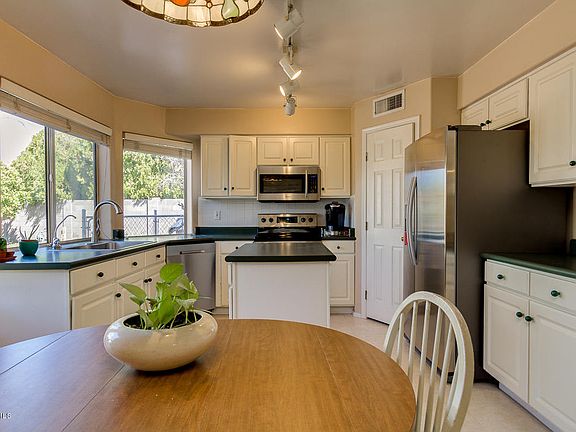 5th image of 2236 S Sawyer Cir
