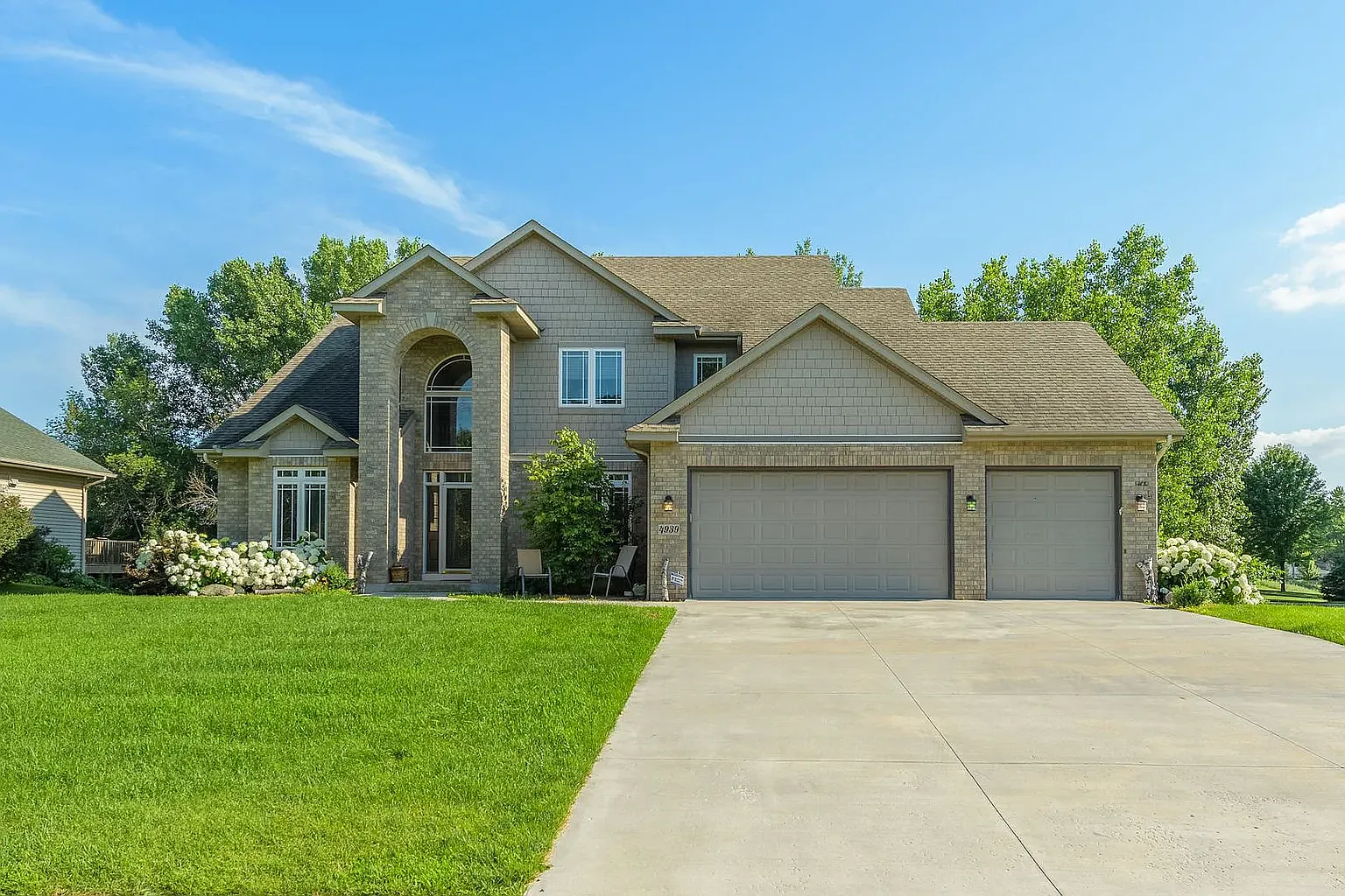 5 bed, 3.5 bath, 3608 sqft, $3,900 — Photo 1
