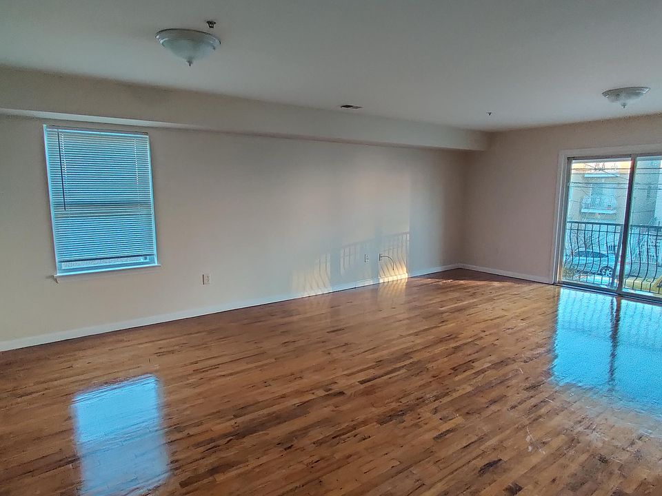 2nd image of 358 N 5th St APT 2