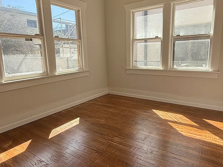 110 N Tyndall Ave — Photo 2