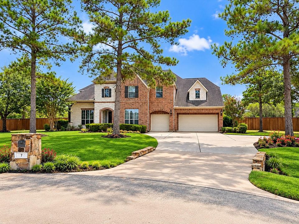 1st image of 7 Compton Manor Dr