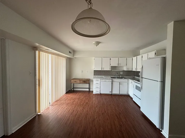 202 Devonshire Rd — Photo 3