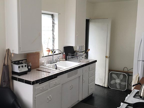 3rd image of 2611 Jeffries Ave