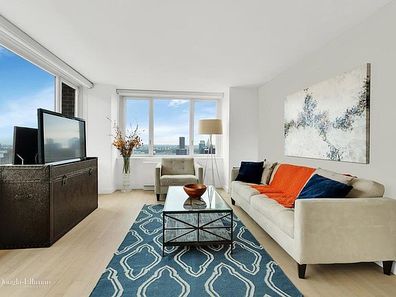 3rd image of 322 W 57th St APT 38U1