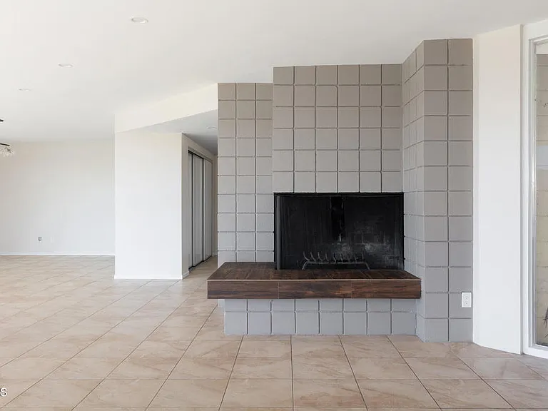 2075 Linda Flora Dr — Photo 7