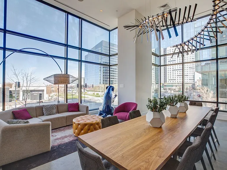 Watermark Seaport — Photo 10