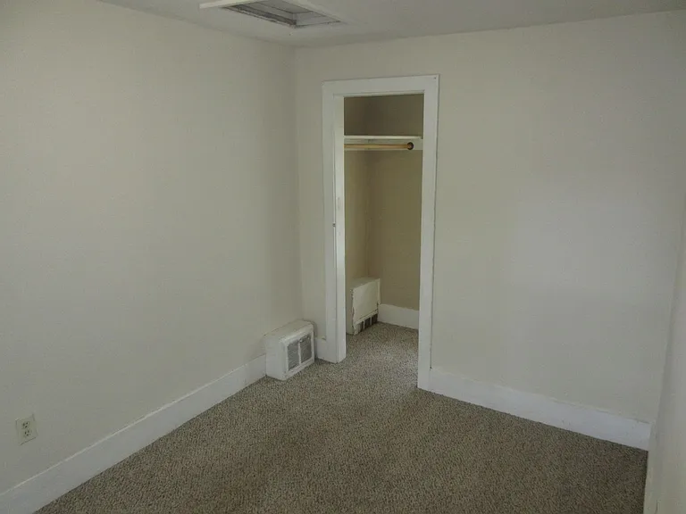 409 E Wall St — Photo 3