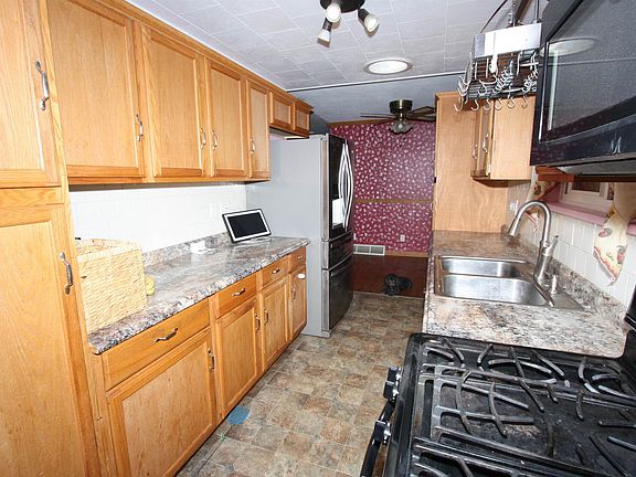 3rd image of 1410 E Maple Beach Dr