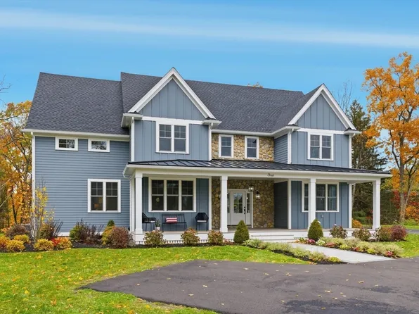 4 Chatham Ln, Danvers, MA 01923