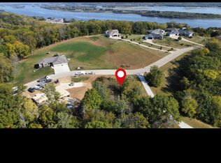 122 Riviera Dr, Bellevue, IA 52031