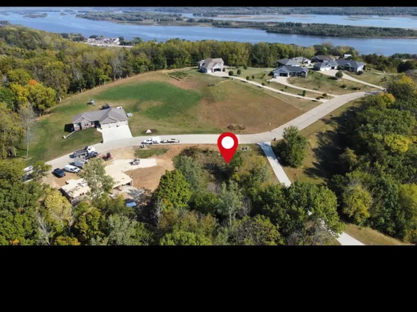 122 Riviera Dr, Bellevue, IA 52031