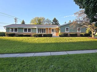 6730 Manchester DRIVE, Greendale, WI 53129