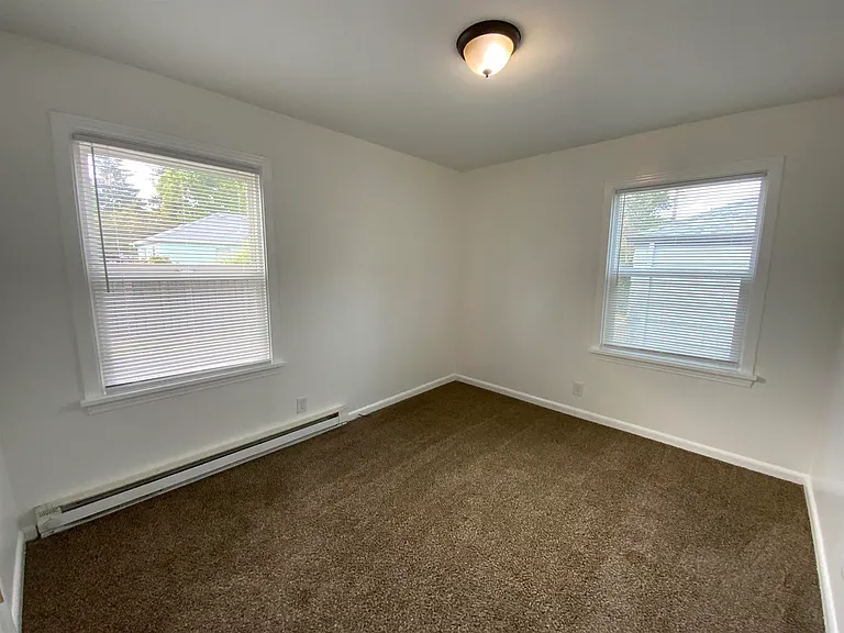 822 Broadway St — Photo 7