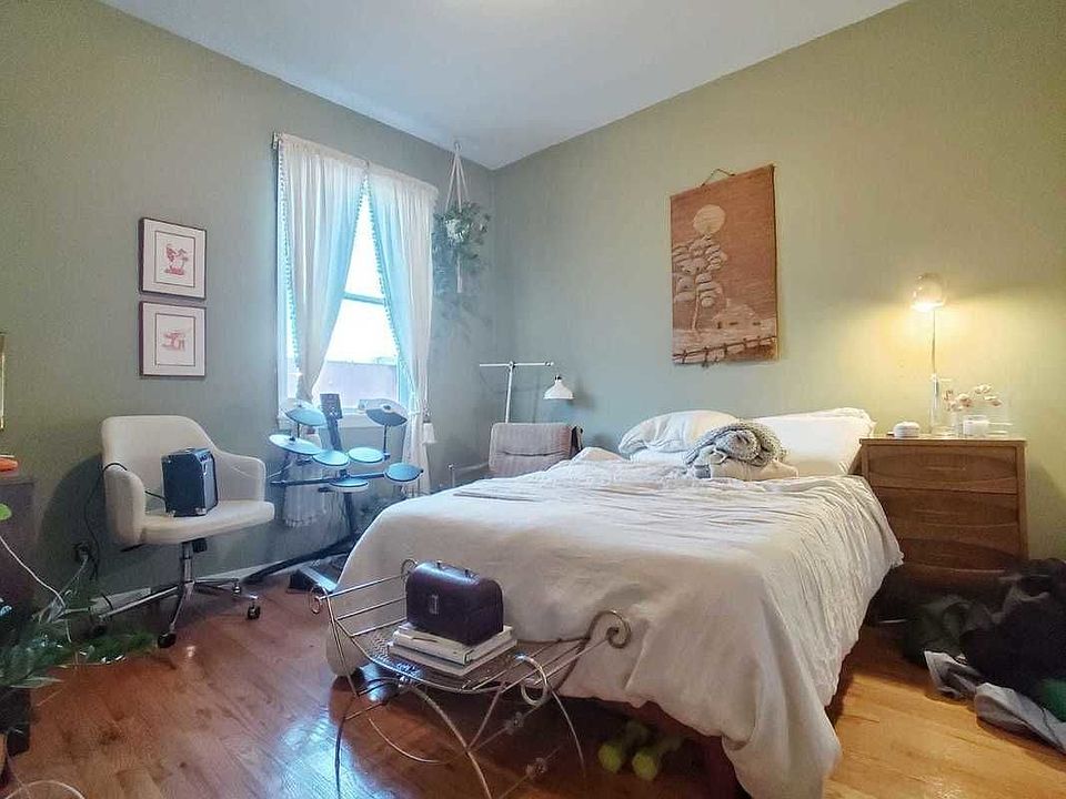 1st image of 941 Manhattan Ave #F3