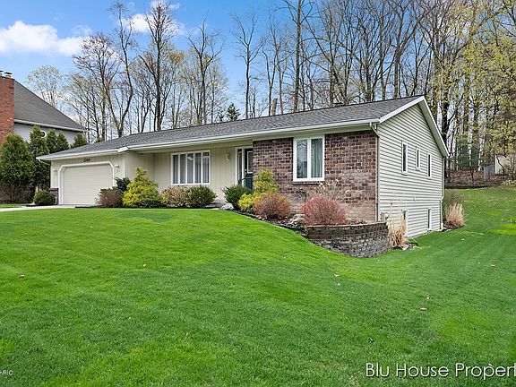 3rd image of 2260 Chelsea Dr NE