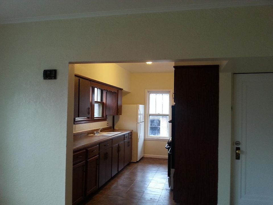 2nd image of 230 N Jackson St #1