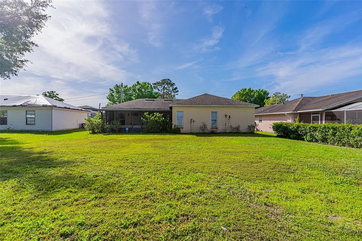 3 bed, 2.0 bath, 1609 sqft, $2,100 — Photo 4
