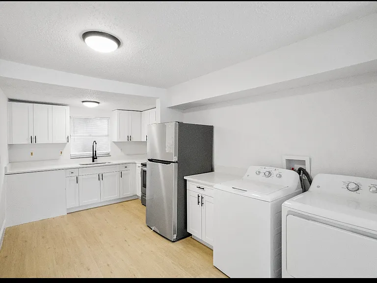 12703 N 15th St #G — Photo 2