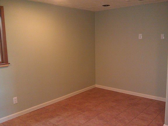 2nd image of 1402 Thomes St