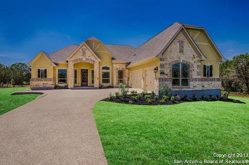 1st image of 929 Woodland Oaks Tr