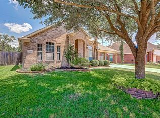 9215 Sunbonnet Dr, Pearland, TX 77584