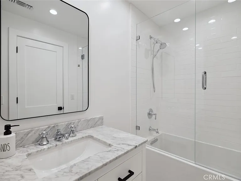 300 Coral Ave — Photo 23