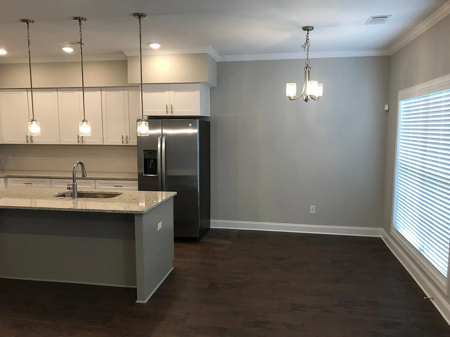4 bed, 4.5 bath, 2020 sqft, $3,200 — Photo 3