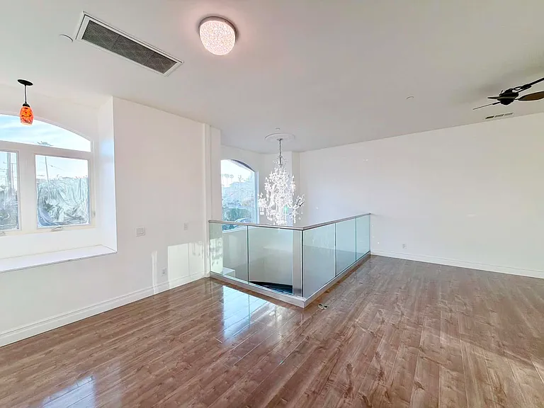 19462 Harding Ln — Photo 19