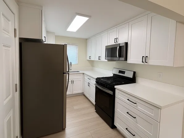 517 129th St S #2, Tacoma, WA 98444