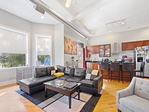 4th image of 5014 S King Dr APT 2E