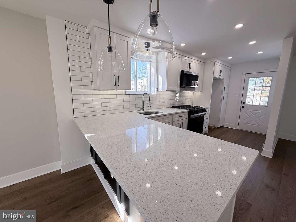 1st image of 1346 Rainer Rd