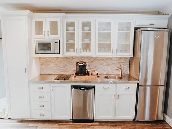 4th image of 321 Peake St #7